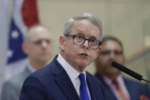 Ohio Mike DeWine Menunjuk Gubernur Jon Husted Menduduki Kursi Senat Vance